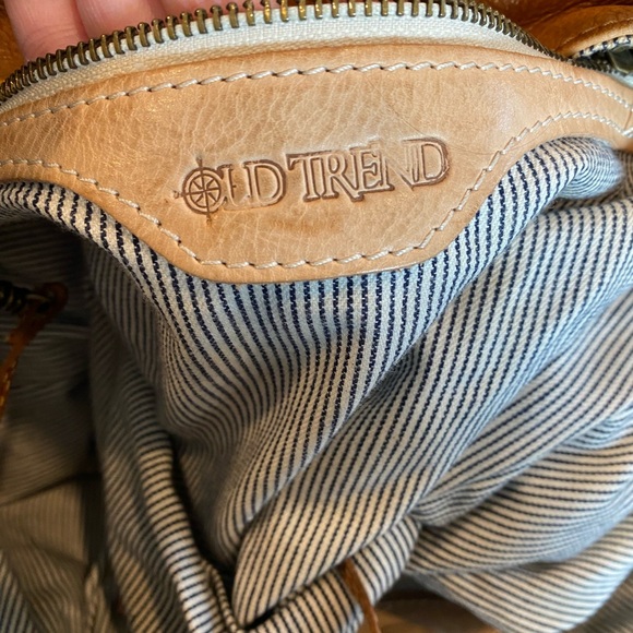 Old Trend Daisy Leather Tote - Picture 12 of 12